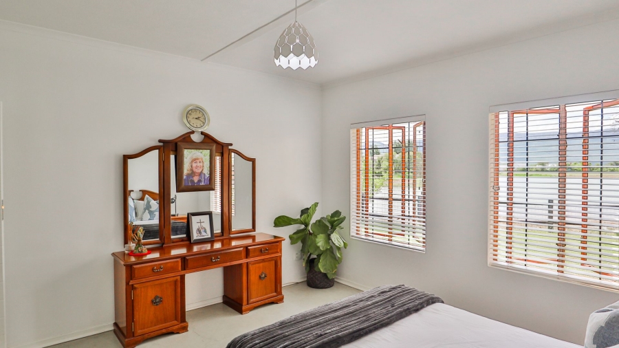 To Let 3 Bedroom Property for Rent in The Coves North West